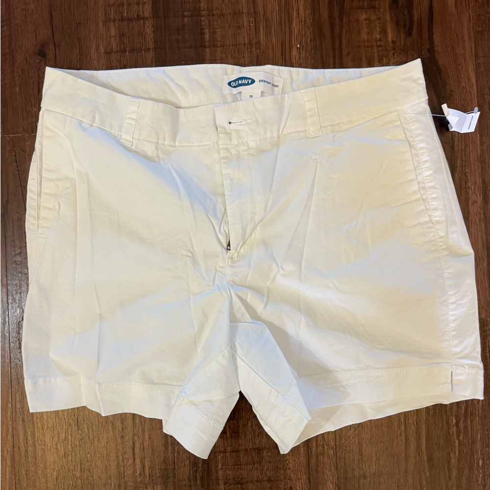 NWT Old Navy White Shorts Size 10
